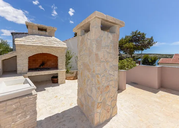 Apartments Amfora - Cozy And Modern Apartments For Up To 15 People, 100M From The Sea And Beach