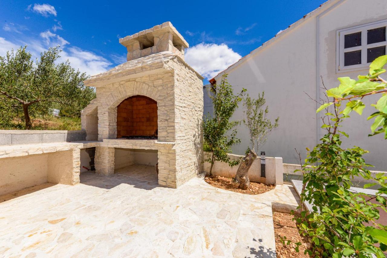 Apartment Amfora - Cozy And Modern For Up To 15 People, 100m From The Sea And *