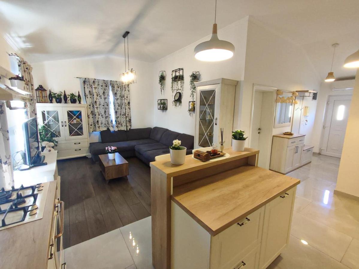Amfora - Cozy And Modern For Up To 15 People, 100m From The Sea And *