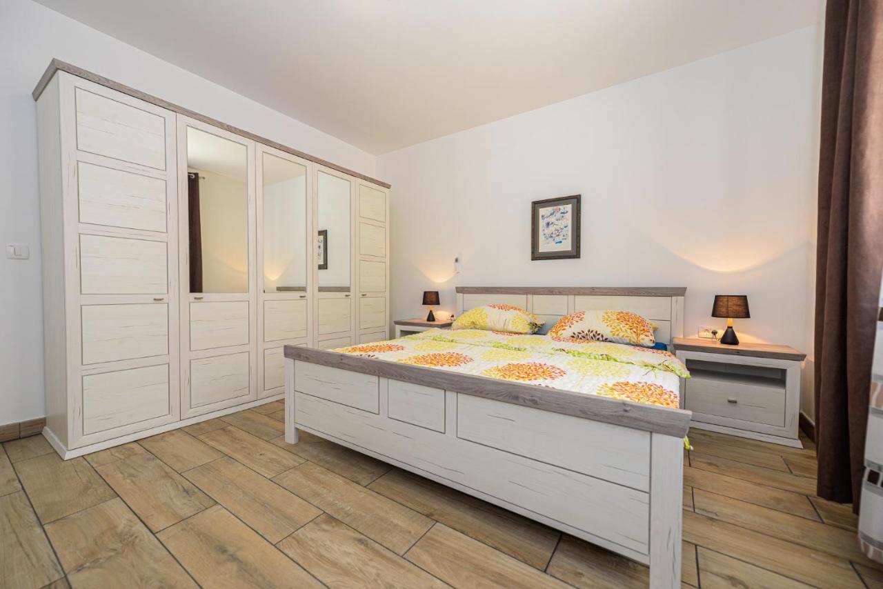 Amfora - Cozy And Modern For Up To 15 People, 100m From The Sea And Apartment Stara Novalja