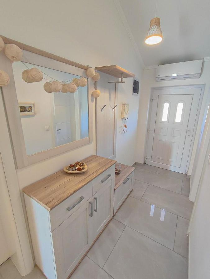 Amfora - Cozy And Modern For Up To 15 People, 100m From The Sea And Stara Novalja