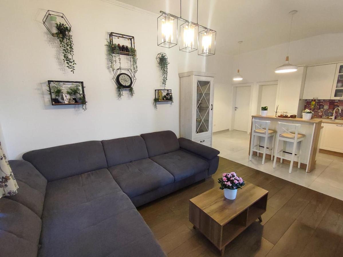 Apartment Amfora - Cozy And Modern For Up To 15 People, 100m From The Sea And