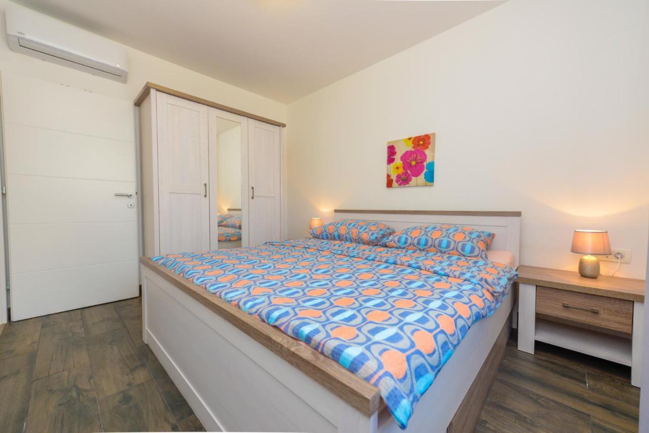 Amfora - Cozy And Modern For Up To 15 People, 100m From The Sea And Stara Novalja