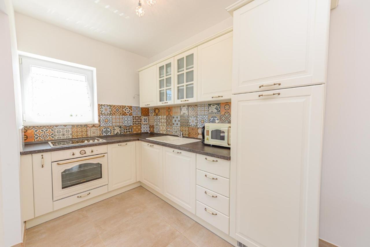 Amfora - Cozy And Modern For Up To 15 People, 100m From The Sea And *