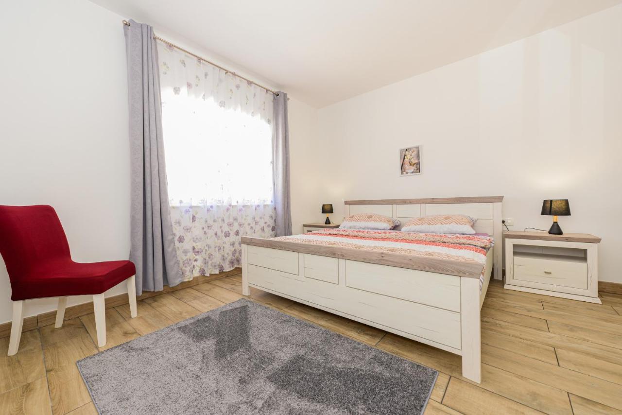 Amfora - Cozy And Modern For Up To 15 People, 100m From The Sea And Apartment Stara Novalja