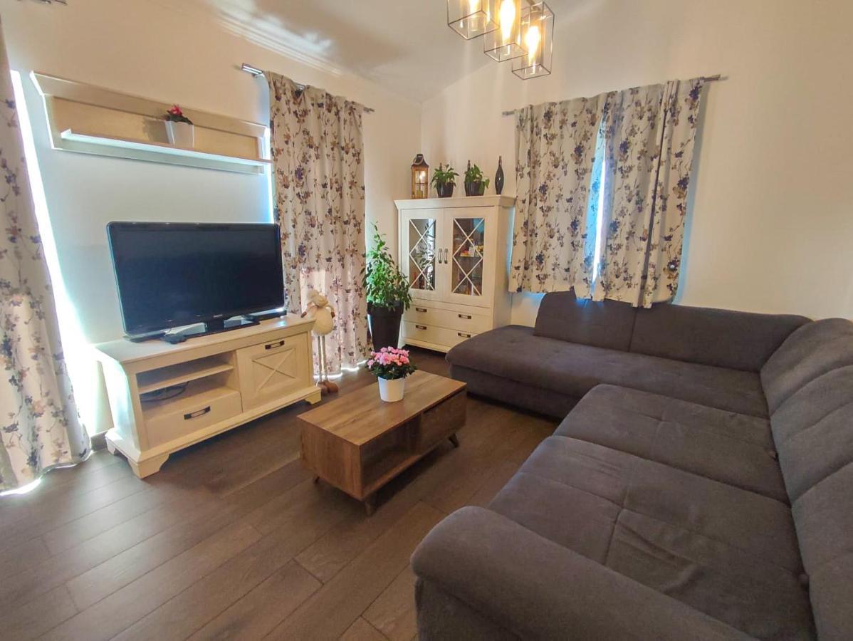 Apartment Amfora - Cozy And Modern For Up To 15 People, 100m From The Sea And Stara Novalja