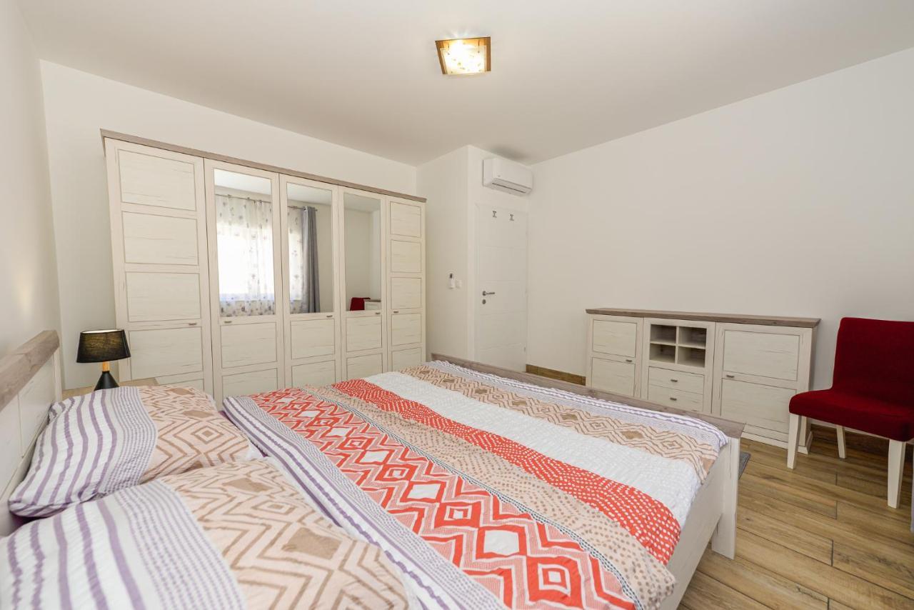 Amfora - Cozy And Modern For Up To 15 People, 100m From The Sea And Apartment Stara Novalja