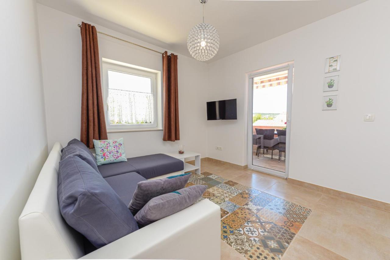 Apartment Amfora - Cozy And Modern For Up To 15 People, 100m From The Sea And Stara Novalja