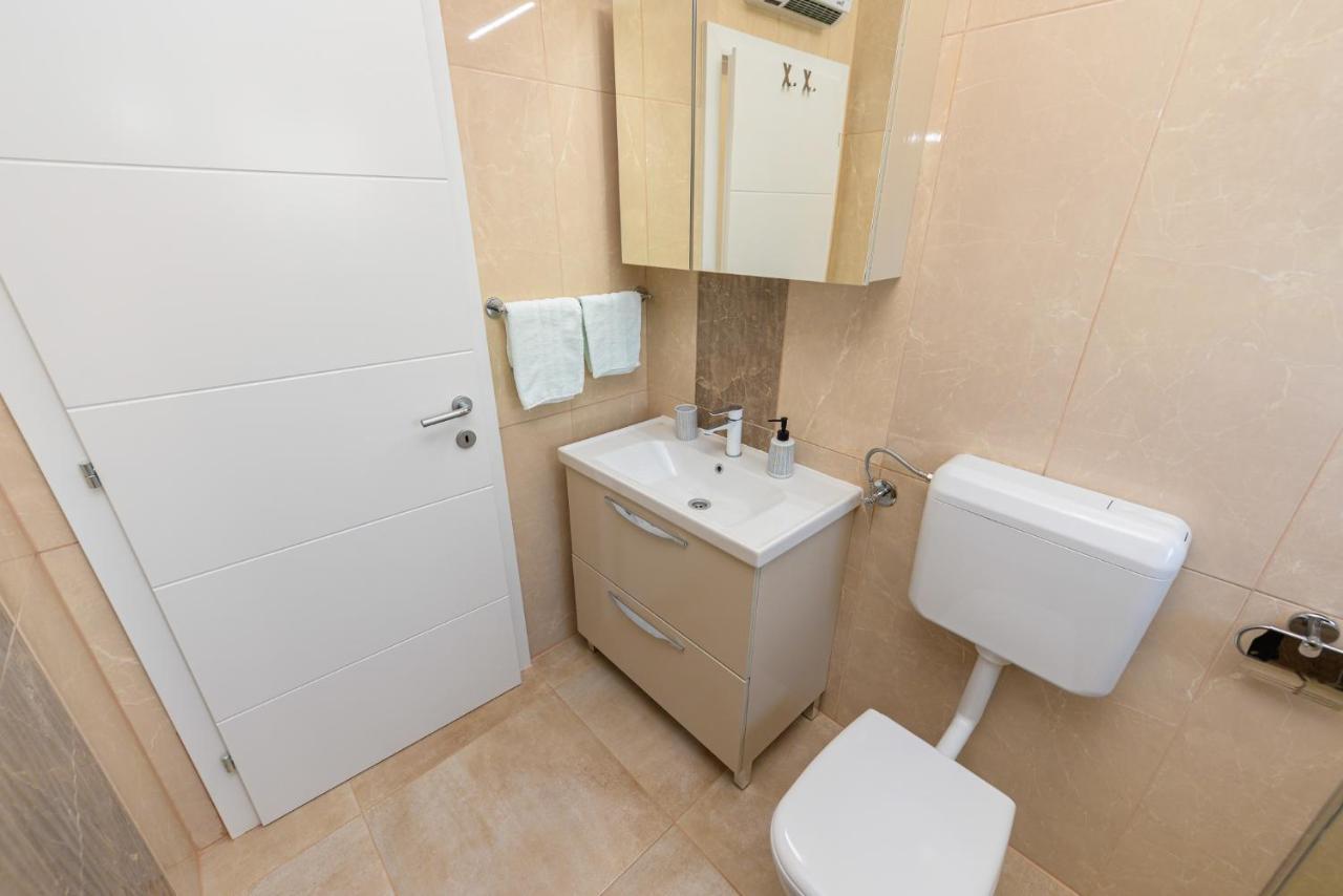 Apartment Amfora - Cozy And Modern For Up To 15 People, 100m From The Sea And Stara Novalja