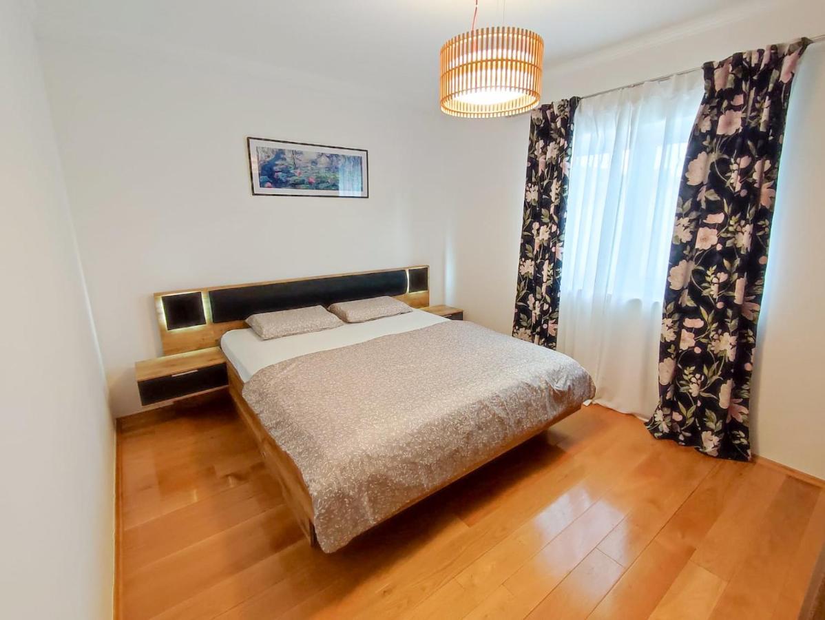 Apartment Amfora - Cozy And Modern For Up To 15 People, 100m From The Sea And